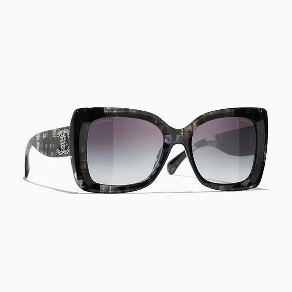 CHANEL Accessories - CHANEL NWT 2026 Classic 5555 Oversized Chain CC Square Sunglasses